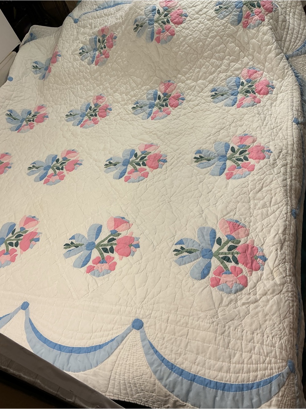 Vintage White Quilted Floral Patchwork Bedspread with Pink & Blue Accents